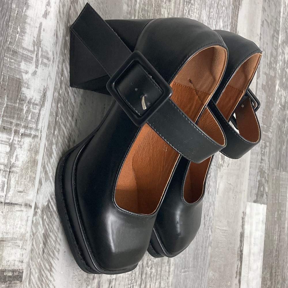 Chunky platform heels
